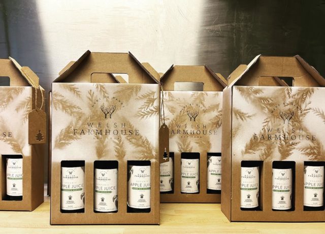 Christmas gift boxes 🍎🎄♥️ #welshfarmhouse #christmas #giftsets #alcoholfree #applejuice #alocholfreechristmas